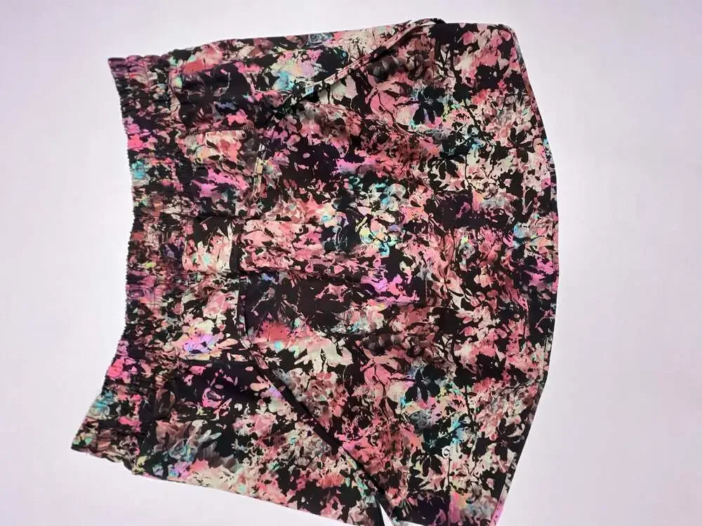 Lululemon Hotty Hot High-Rise Skirt in Stencil Blossom Multi, Size 10